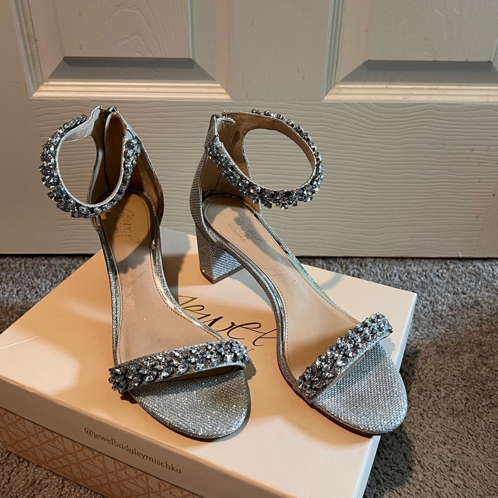 Jewel Badgley Mischka